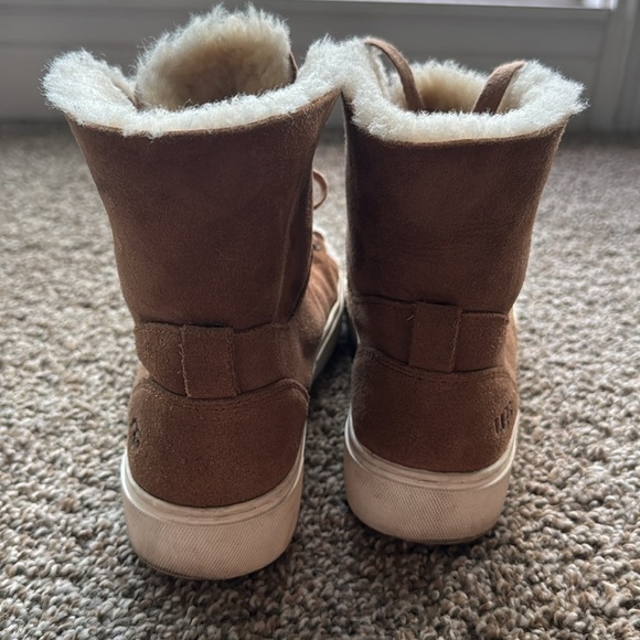 UGG Platform Sheepskin-Lined Sneakers Size 8.5 Women Tan - Picture 6 of 6